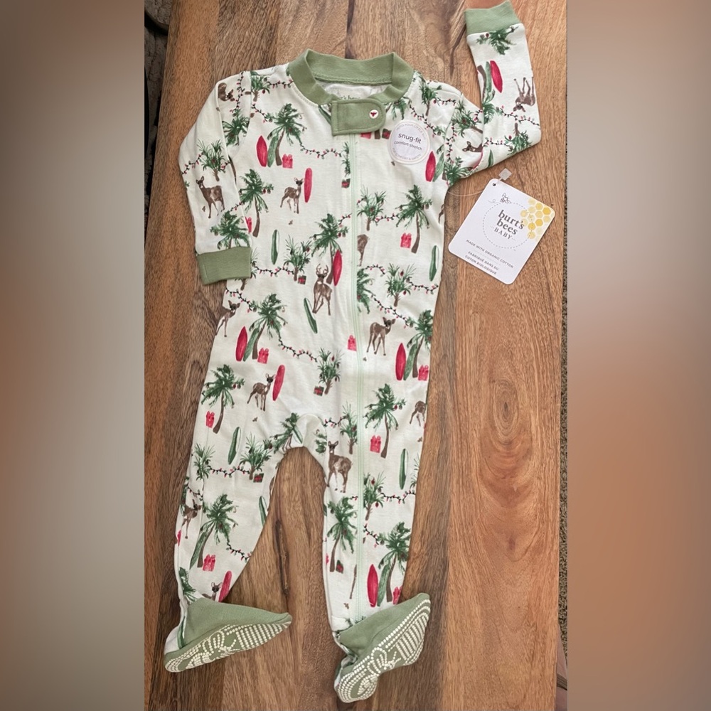 NWT Burt’s Bees sleeper. Size 3-6 months.